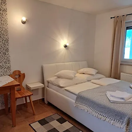 Kristijan Apartment *